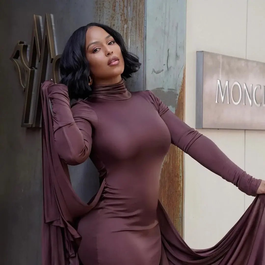 LaToya Forever Posing